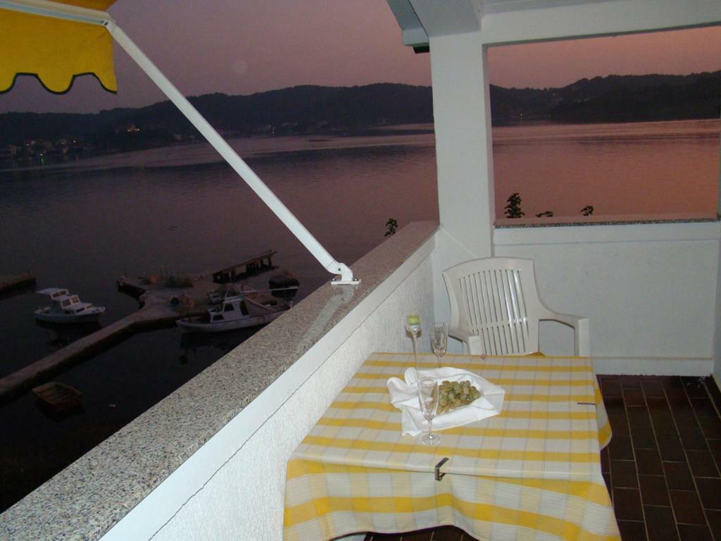 House Subic Apartment Supetarska Draga Exterior photo